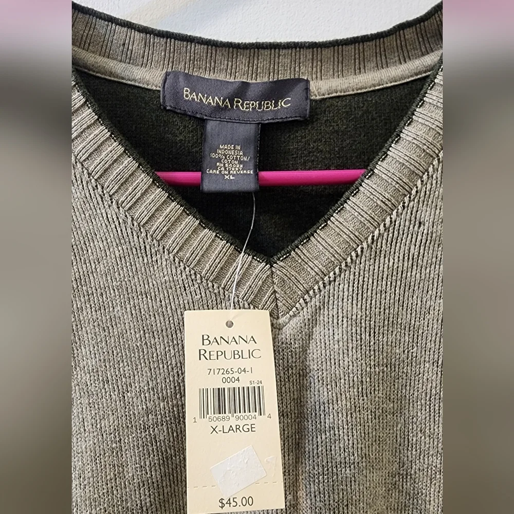 Men's Gray V-Neck Sweater‎